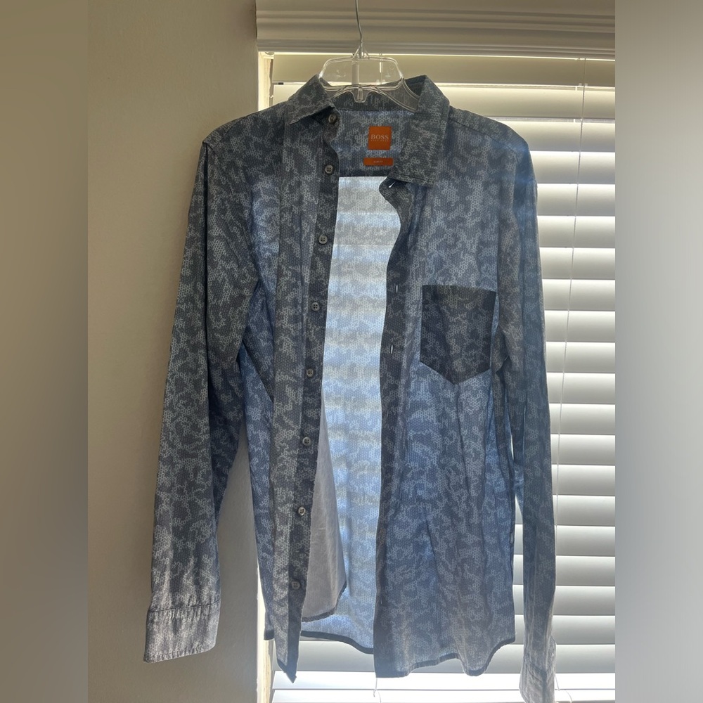 Hugo boss men button UP , size large slim fit